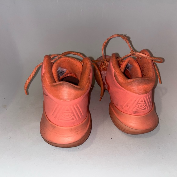 kyrie flytrap - Picture 4 of 5